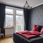 Elegante Altbauwohnung Mit Schlossblick Und Parkplatz *