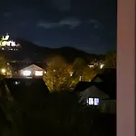 Elegante Altbauwohnung Mit Schlossblick Und Parkplatz *