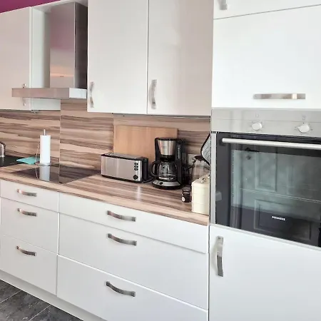 Elegante Altbauwohnung Mit Schlossblick Und Parkplatz ヴェルニゲローデ