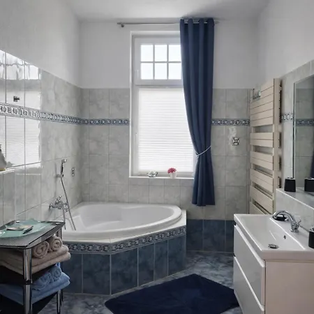 Elegante Altbauwohnung Mit Schlossblick Und Parkplatz アパート