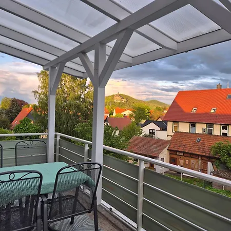 Elegante Altbauwohnung Mit Schlossblick Und Parkplatz