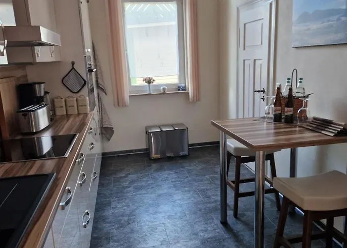 Elegante Altbauwohnung Mit Schlossblick Und Parkplatz Daire